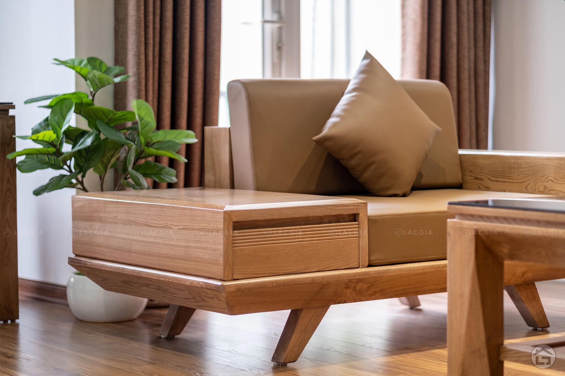 Sofa gỗ đẹp hiện đại cho phòng khách chung cư