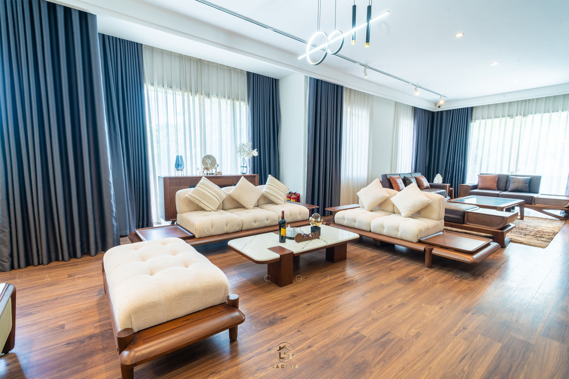 Sofa gỗ óc chó Alba